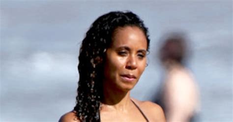 jada pinkett butt|Jada Pinkett Smith displays incredible body in a colourful bikini ...